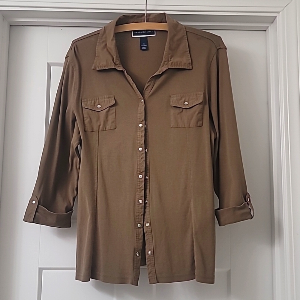 Karen Scott Brown metal snap, button-down 3/4 sleeve shirt.